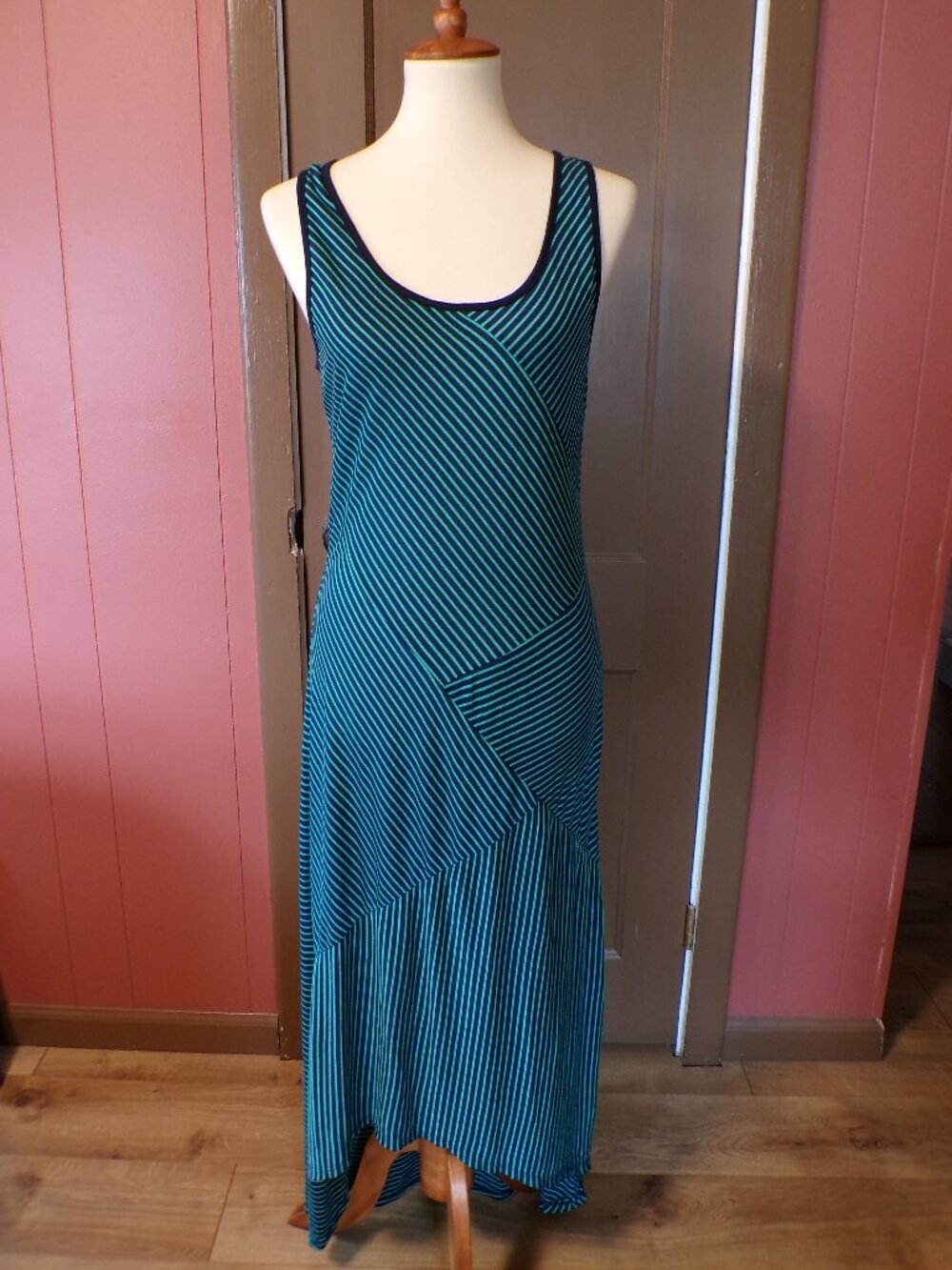 ESPRESSO Women's Blue Striped Maxi Dress - Stretch - Form Fitting - Size Medium